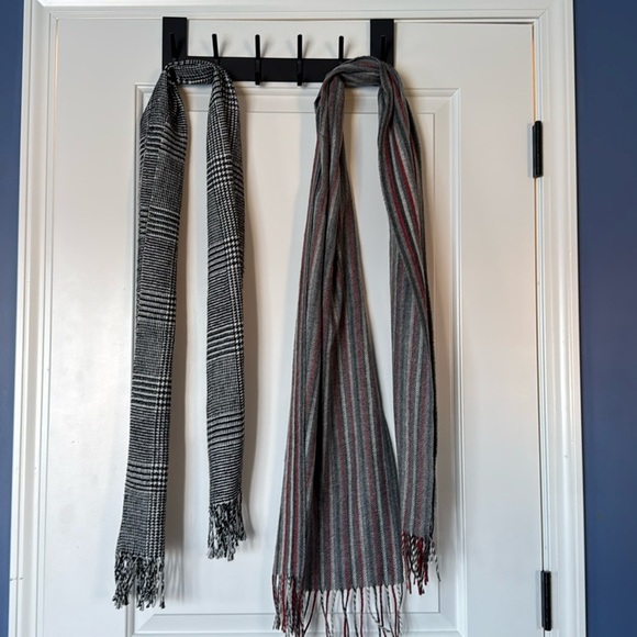 Set of 2 scarves Berkshire and Cashmink 100% acrylic black white gray red - Picture 1 of 6